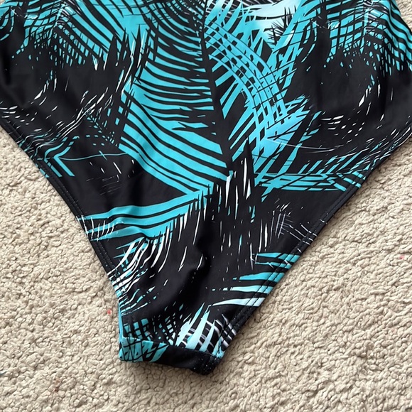 Beachsissi one piece NWOT - Picture 4 of 4